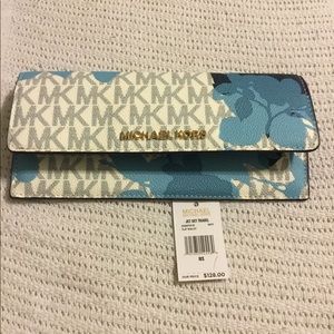 Michael Kors Jet Set wallet